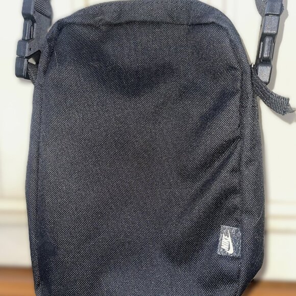 NEW - NIKE Heritage Crossbody Bag in Black and White - Picture 11 of 16